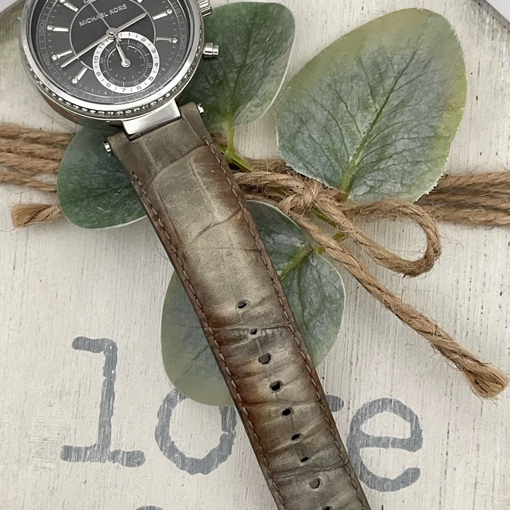 Michael Kors Sawyer Gray Leather Women’s watch all stainless‎ steel 251509 used